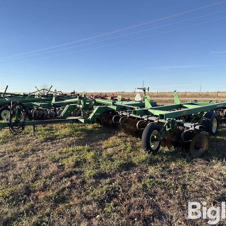 JOHN DEERE 637