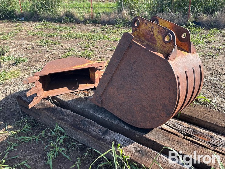 massey-ferguson-60-excavator/backhoe-buckets-image-7