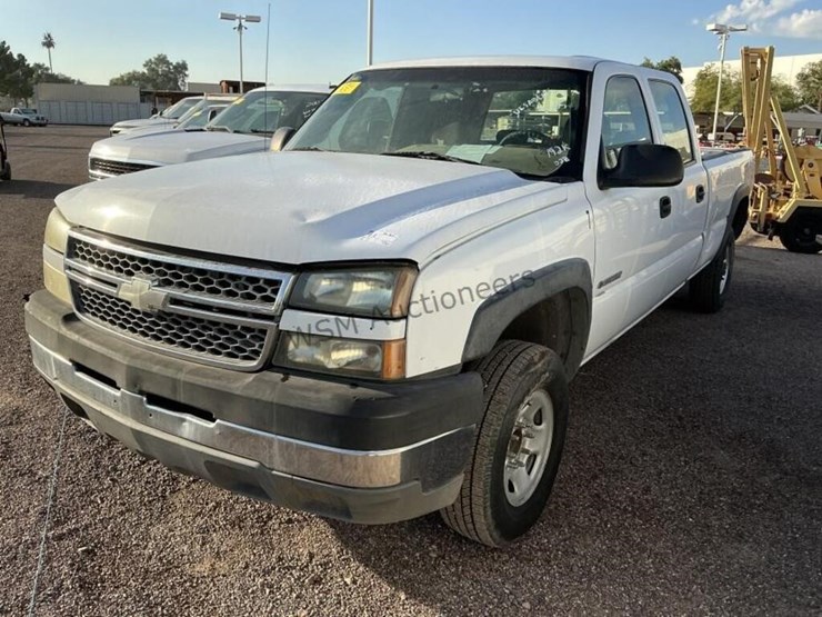 2005-chevrolet-silverado-2500-image-3