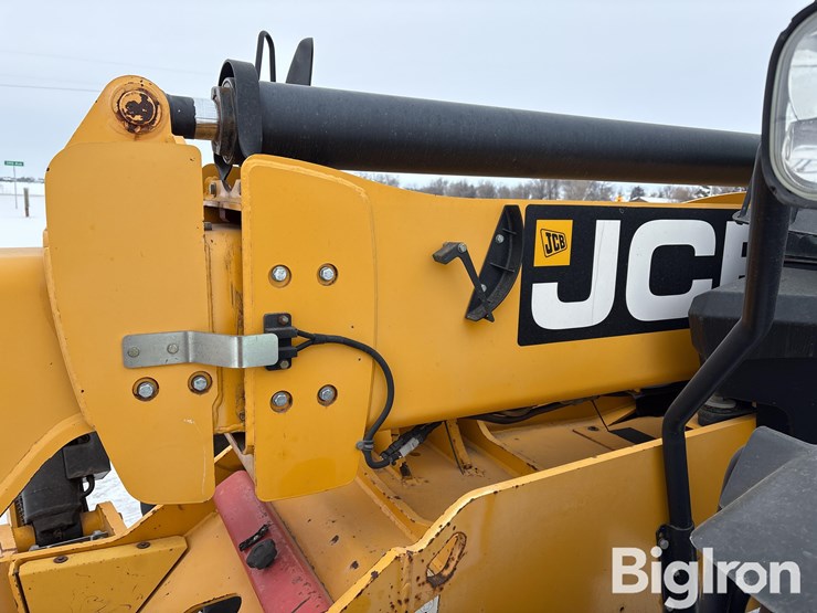 jcb-550-140-image-19