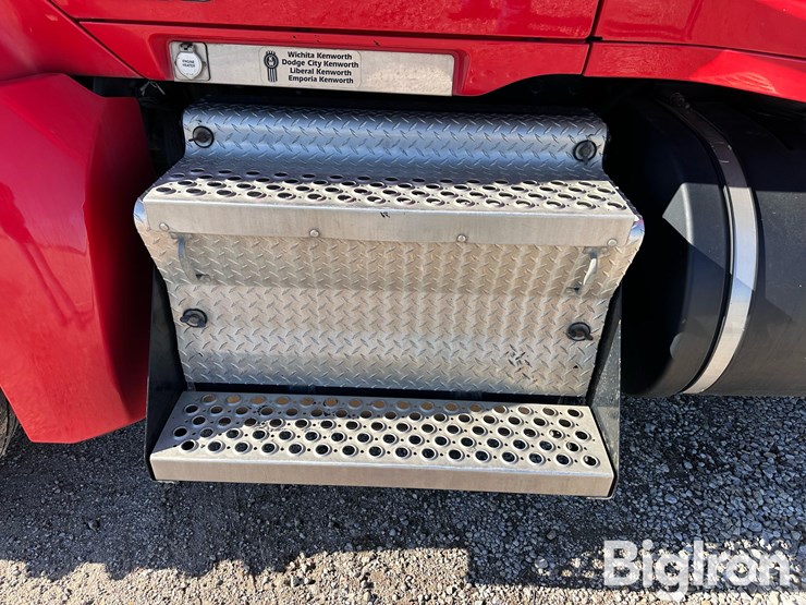 2020-kenworth-t680-image-15