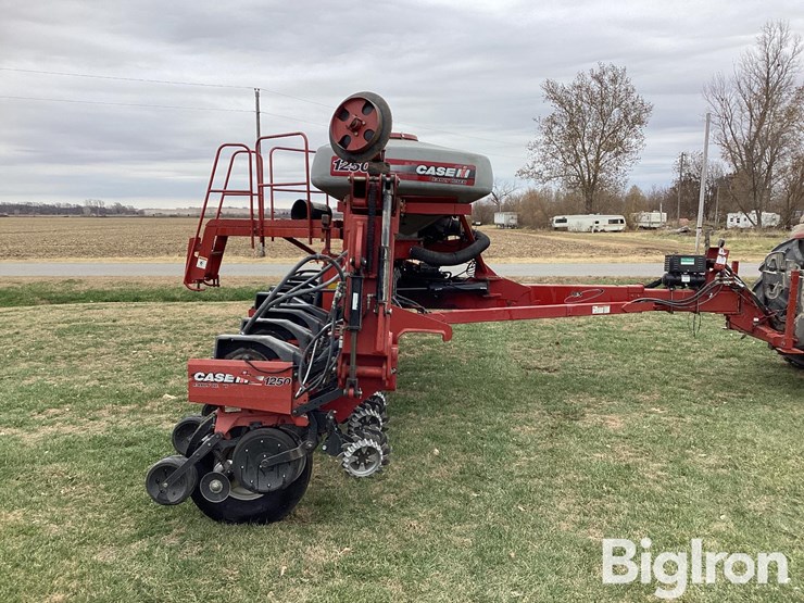 2010-case-ih-1250-image-16