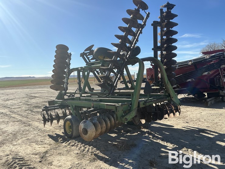 john-deere-235-image-7