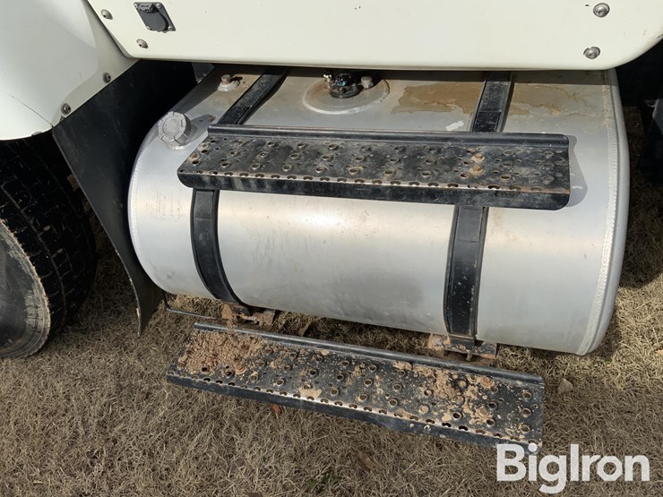 international-7400-image-9