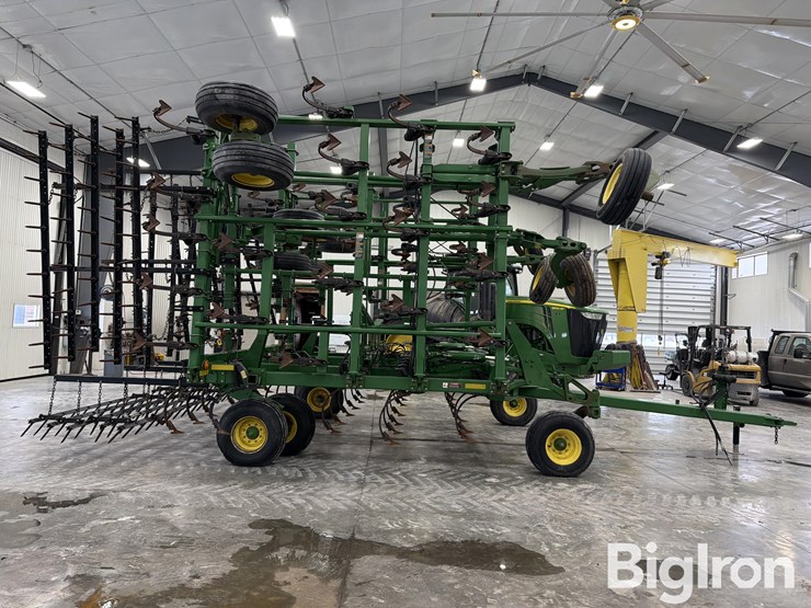 john-deere-2210-image-4