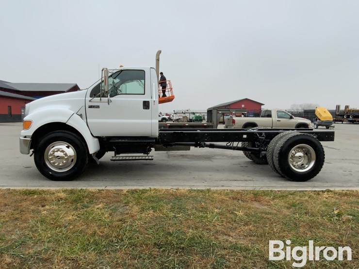 ford-f750-xl-image-8