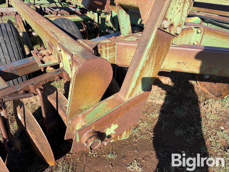 john-deere-235-image-17