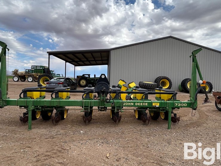 john-deere-7300-image-2