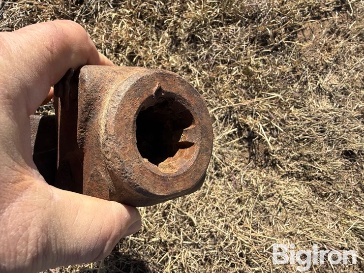 massey-ferguson-15-image-10