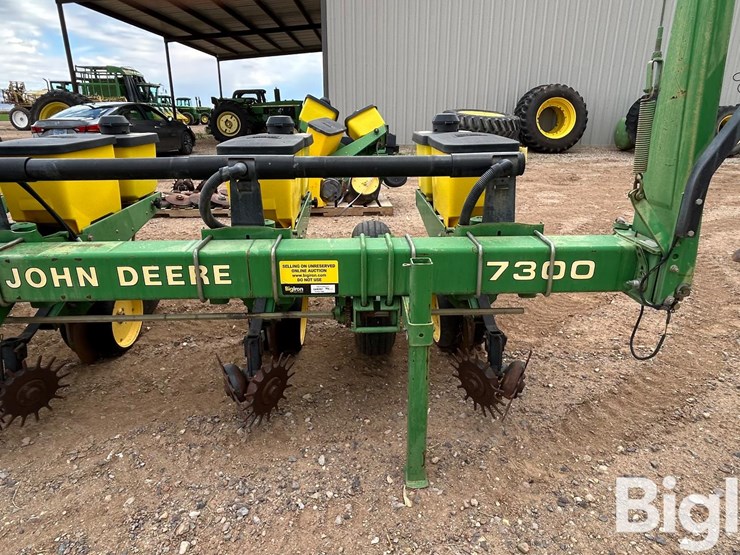 john-deere-7300-image-17