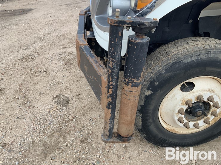 international-7400-image-13