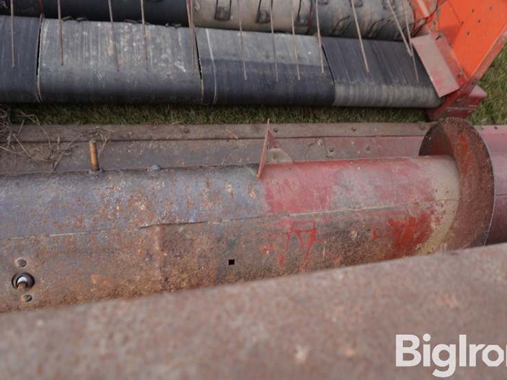 international-810-13-image-16