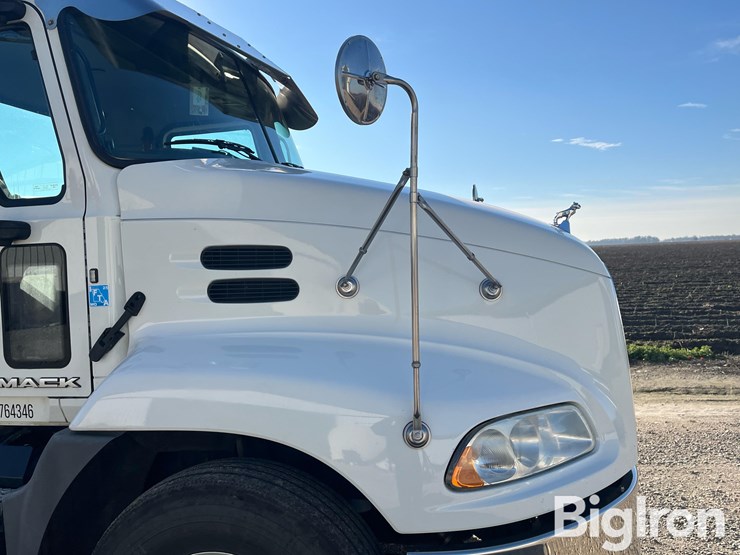 2017-mack-pinnacle-cxu613-image-18