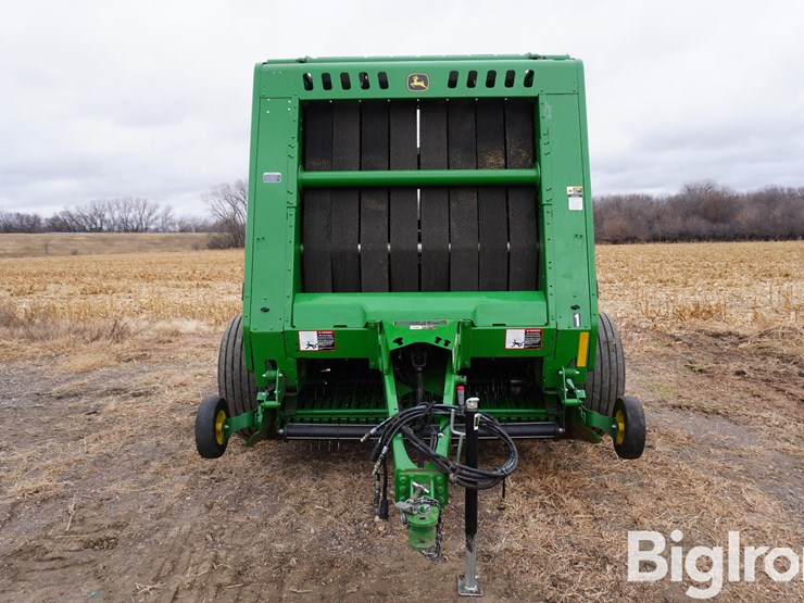 2024-john-deere-561m-image-2