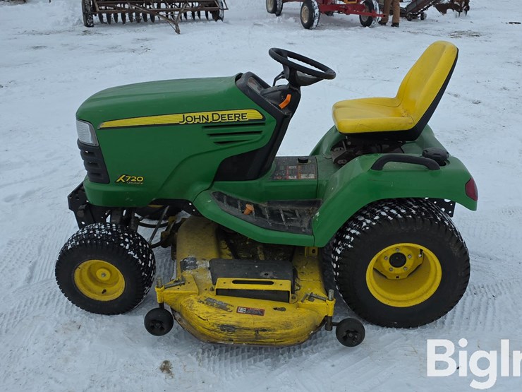 john-deere-x720-image-8