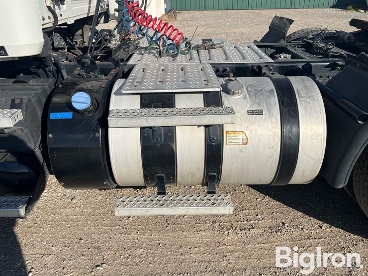 2017-mack-pinnacle-cxu613-image-17