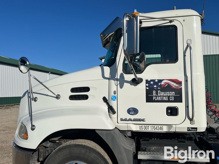 2017-mack-pinnacle-cxu613-image-12