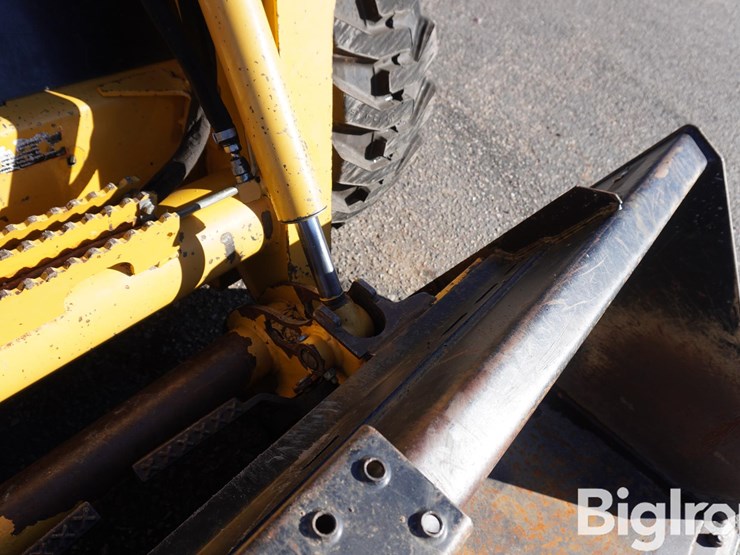 john-deere-317-image-13