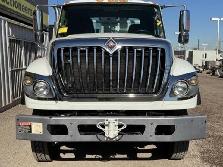 2013-international-7400-image-3