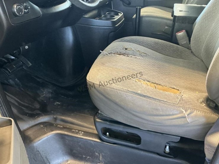 2012-chevrolet-express-1500-image-21