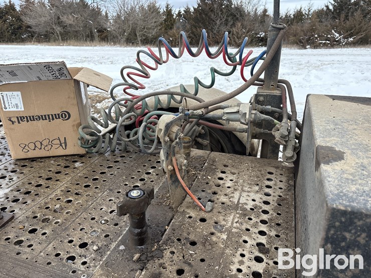 freightliner-columbia-120-image-17