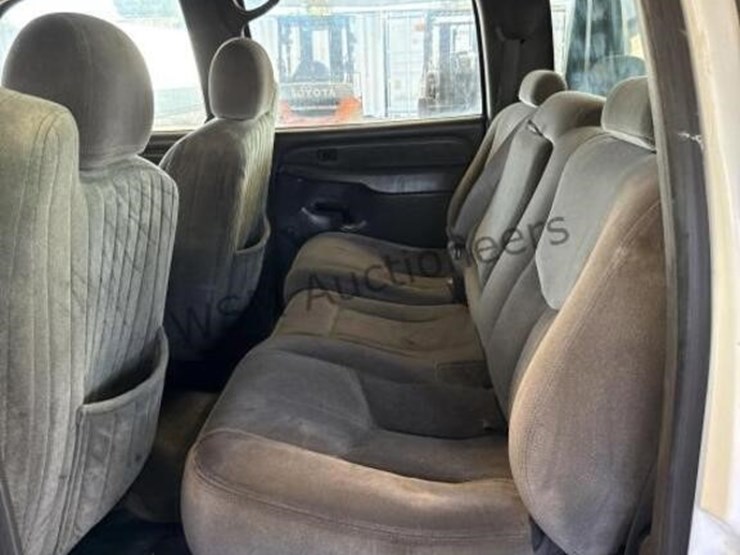 2005-gmc-sierra-3500-image-26