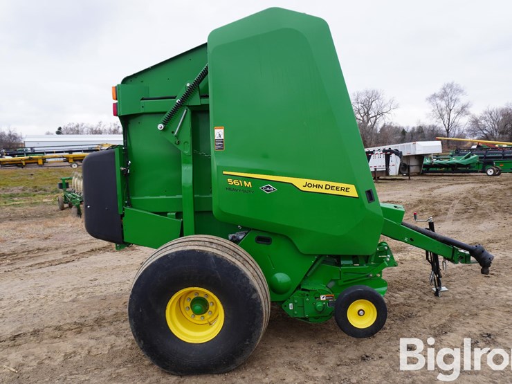 2024-john-deere-561m-image-4