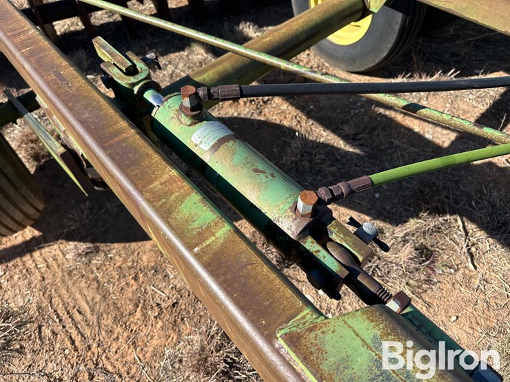 john-deere-235-image-19