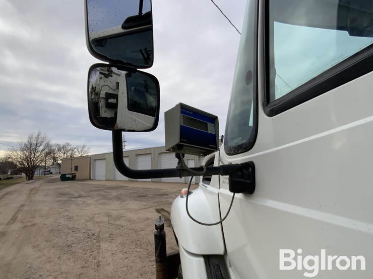 international-7400-image-11