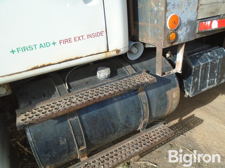 international-8100-image-18