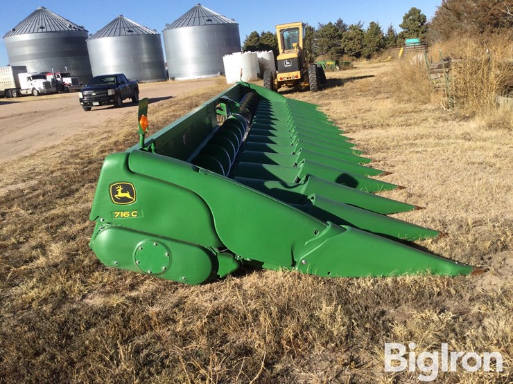 2020-john-deere-716c-image-3