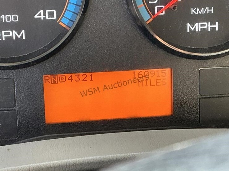 2015-international-7400-image-28