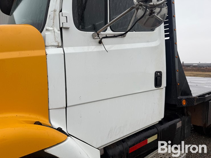 freightliner-fl60-image-10