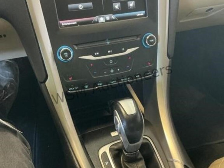 2015-ford-fusion-hybrid-sdn-image-19