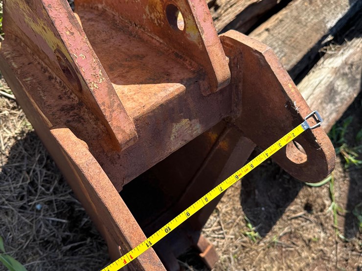 massey-ferguson-60-excavator/backhoe-buckets-image-13