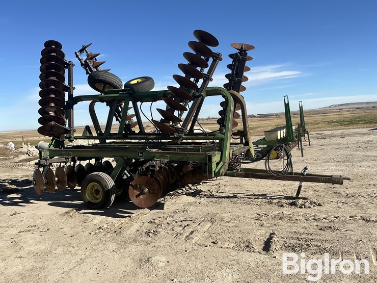 john-deere-235-image-4