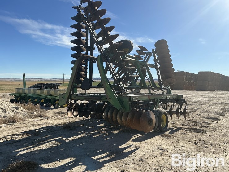 john-deere-235-image-5