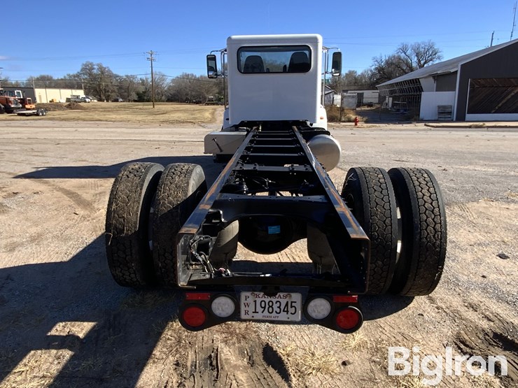 peterbilt-337-image-6