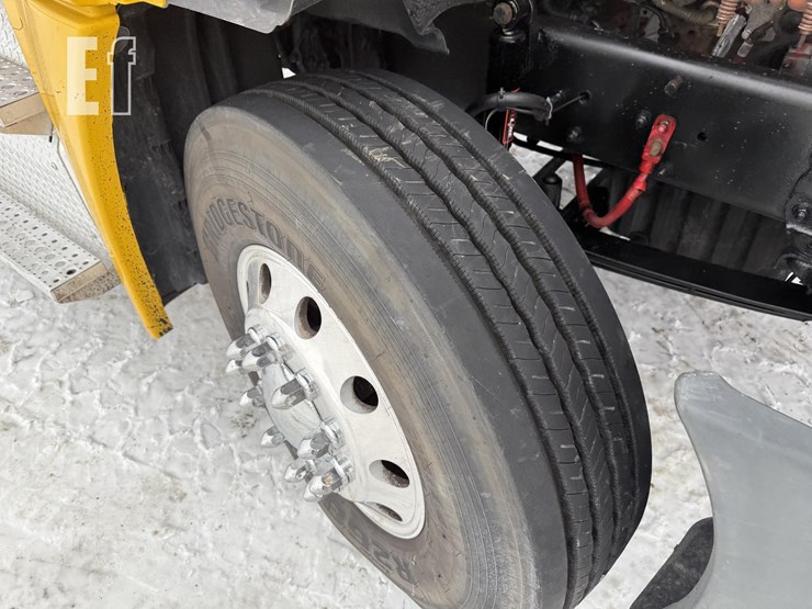 2016-freightliner-cascadia-125-image-47