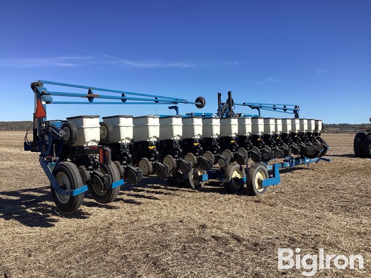 2002-kinze-3600-image-5