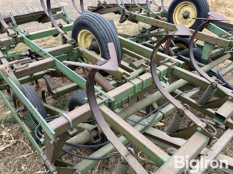 john-deere-18-image-14