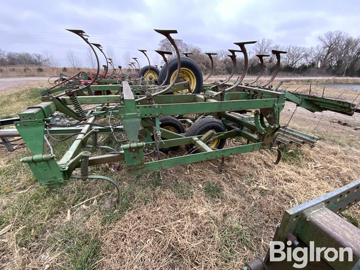 john-deere-25-image-8