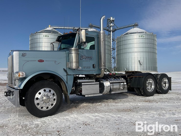 2018-peterbilt-389-image-1