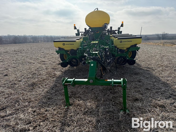 2019-john-deere-1775-image-2