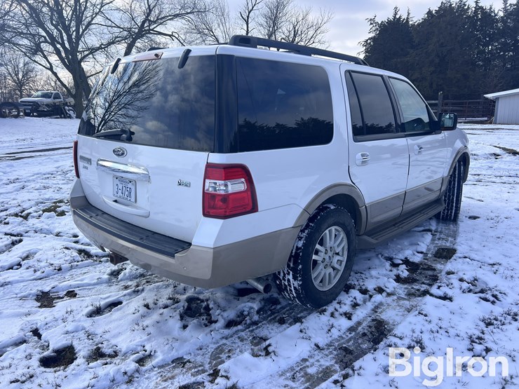 ford-expedition-xlt-image-5