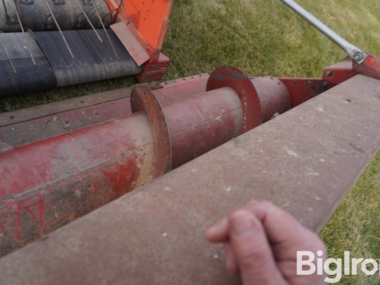 international-810-13-image-17