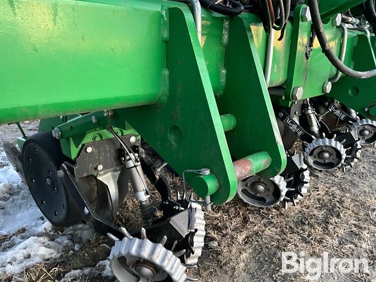 john-deere-1720-image-11