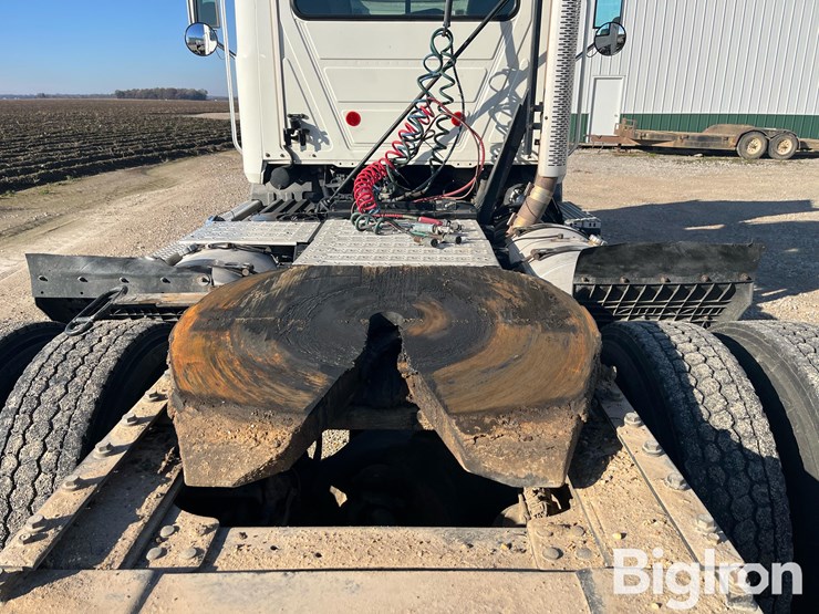 2017-mack-pinnacle-cxu613-image-10