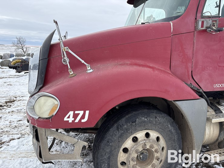 freightliner-columbia-120-image-9