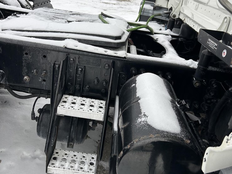 2019-freightliner-cascadia-126-image-28